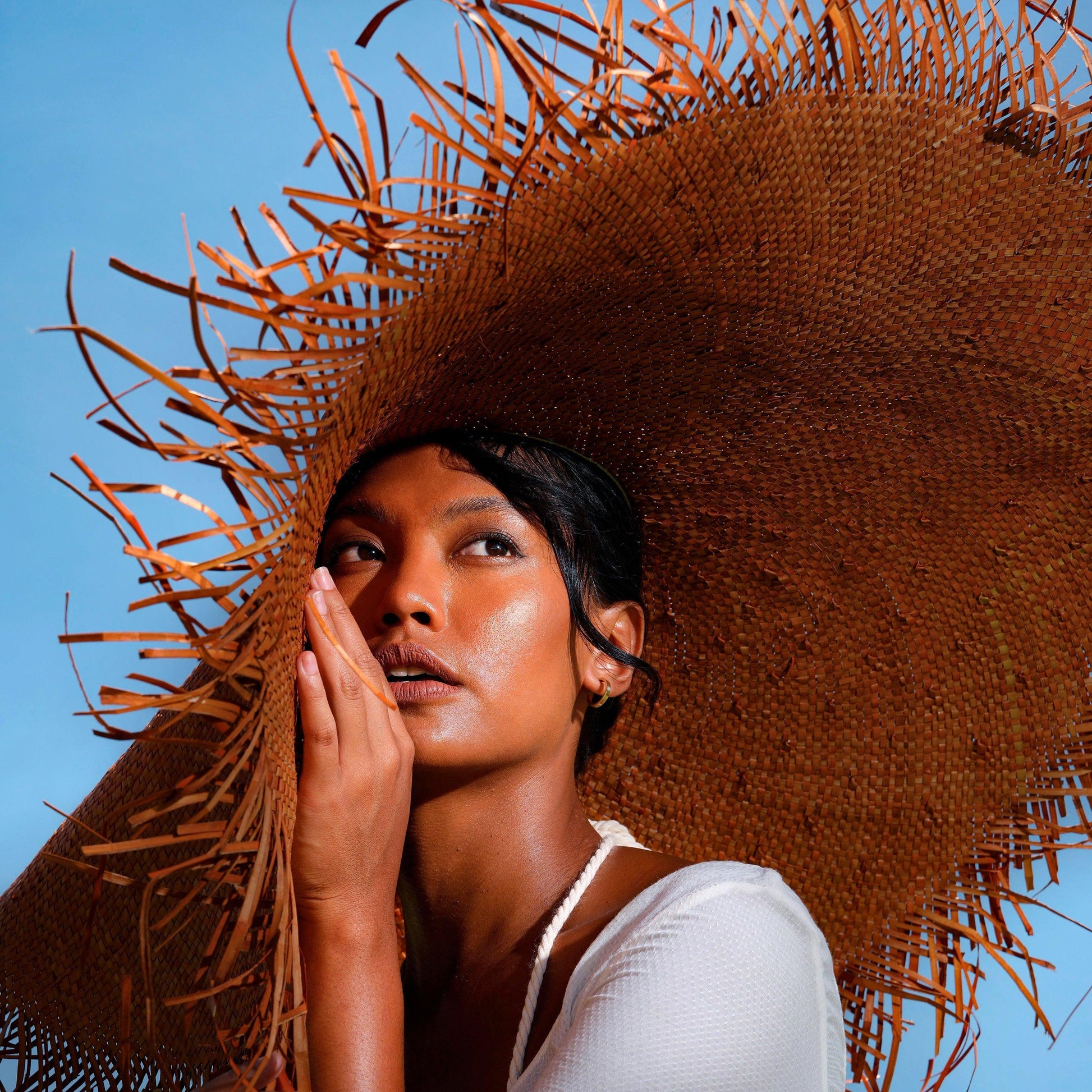 AMORA Oversized Woven Straw Hat in Chestnut Brown - The Higher Flower